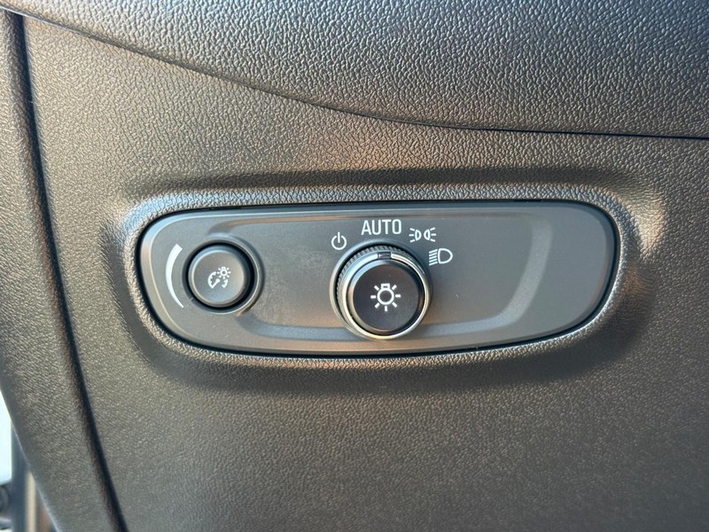 Chevrolet Equinox Vehicle Image 22