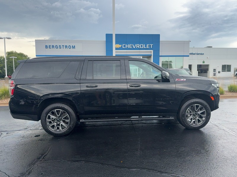 Chevrolet Suburban Vehicle Image 02
