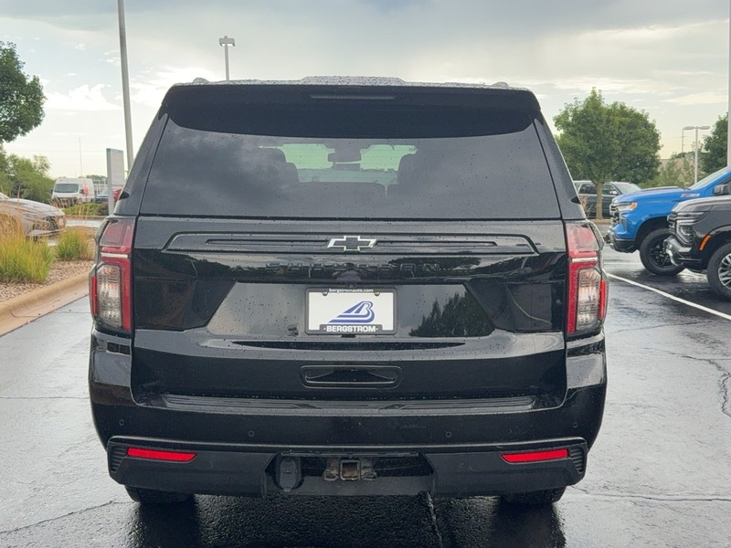 Chevrolet Suburban Vehicle Image 04