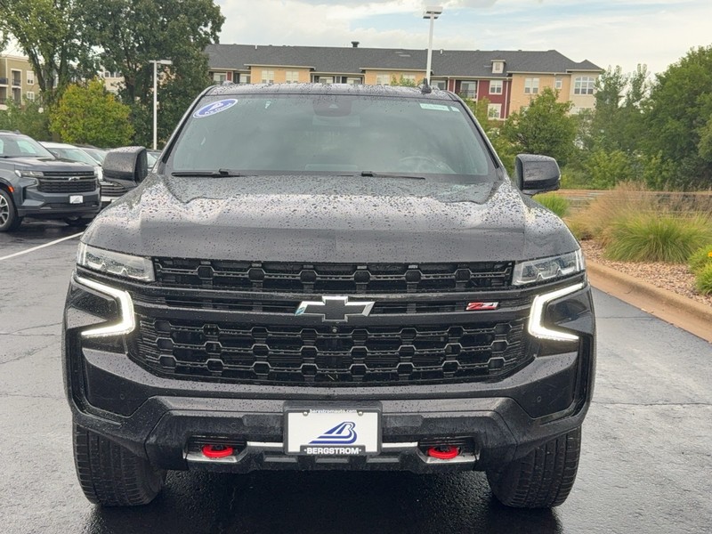 Chevrolet Suburban Vehicle Image 09