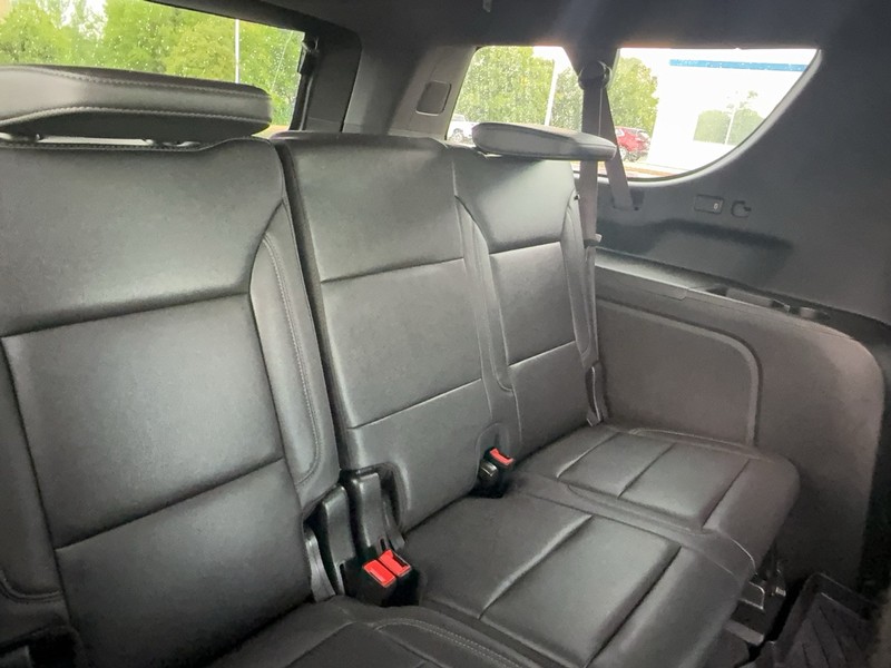 Chevrolet Suburban Vehicle Image 10