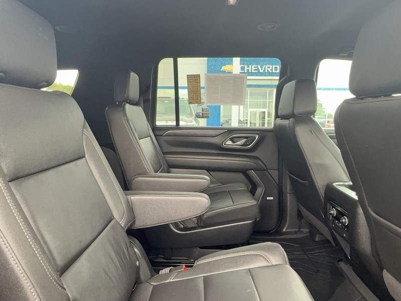 Chevrolet Suburban Vehicle Image 11