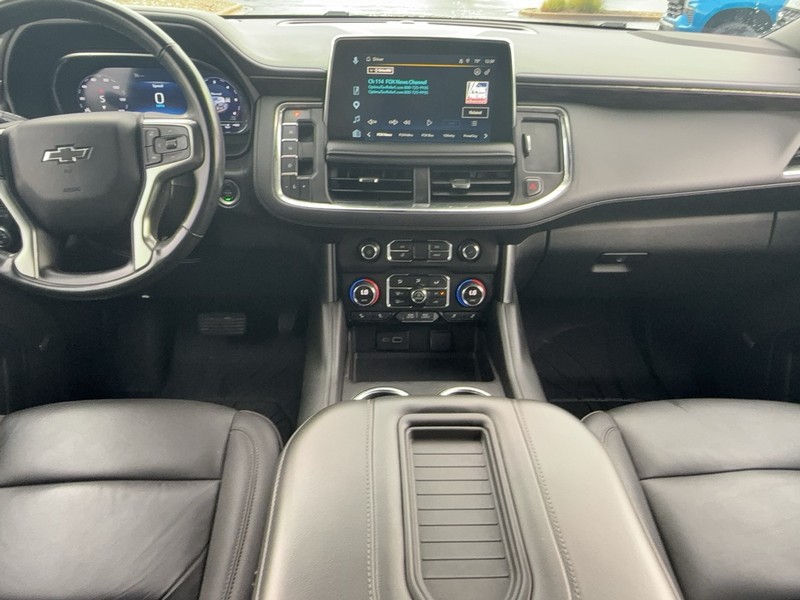 Chevrolet Suburban Vehicle Image 12