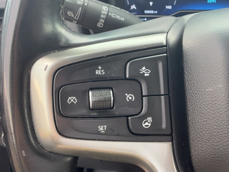 Chevrolet Suburban Vehicle Image 17