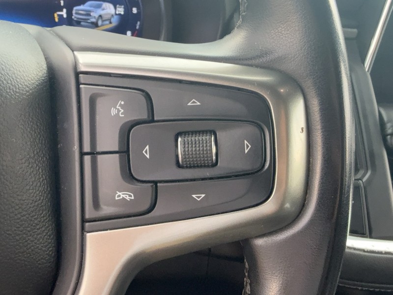 Chevrolet Suburban Vehicle Image 18