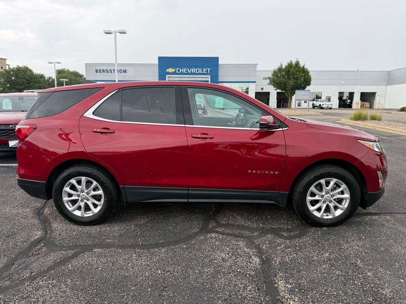 Chevrolet Equinox Vehicle Image 02