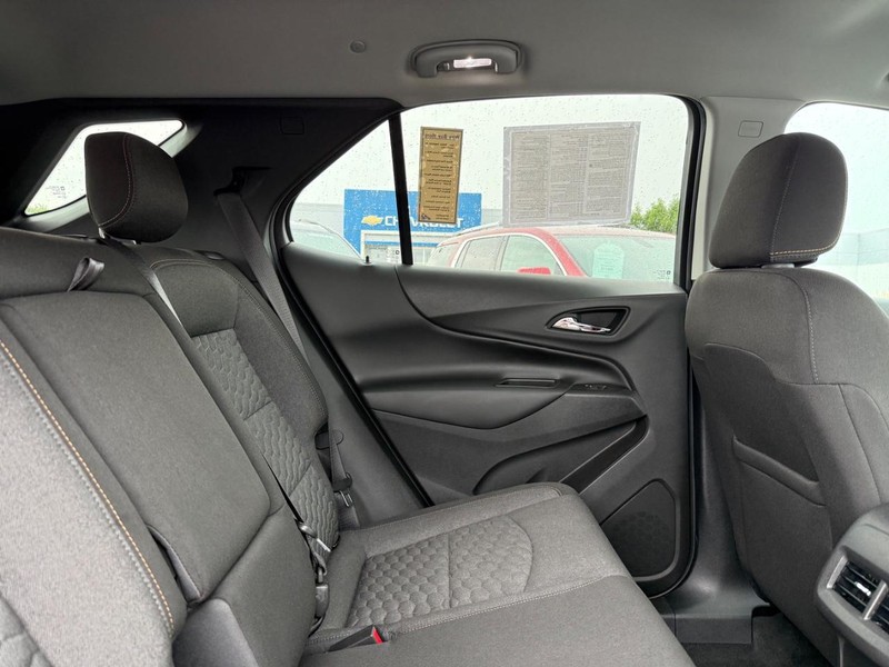 Chevrolet Equinox Vehicle Image 10