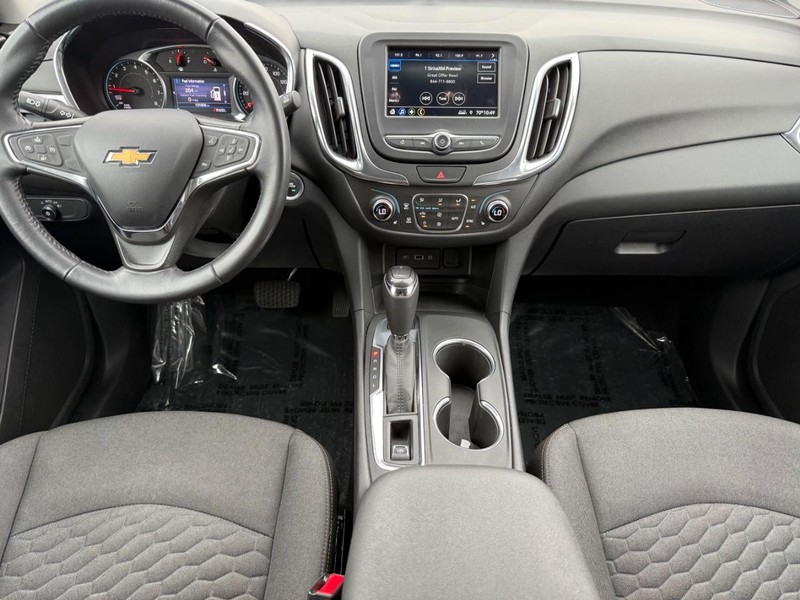 Chevrolet Equinox Vehicle Image 11
