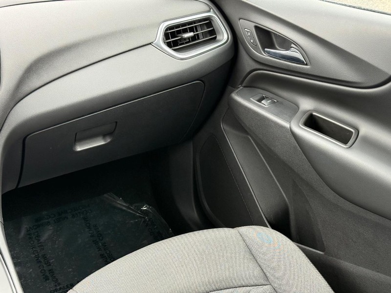 Chevrolet Equinox Vehicle Image 15