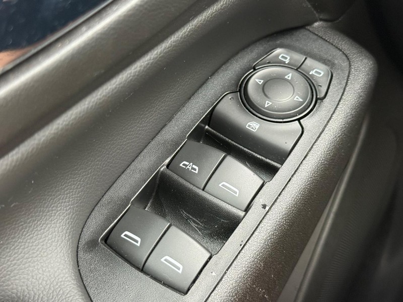 Chevrolet Equinox Vehicle Image 21
