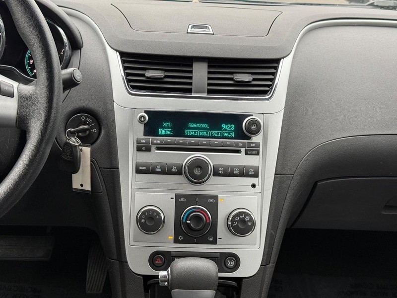 Chevrolet Malibu Vehicle Image 11