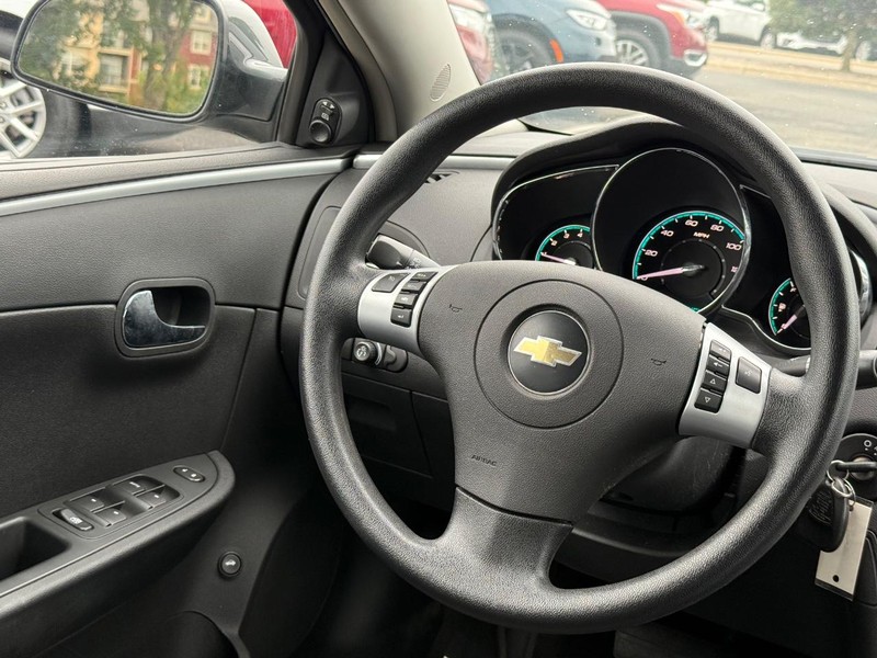 Chevrolet Malibu Vehicle Image 13