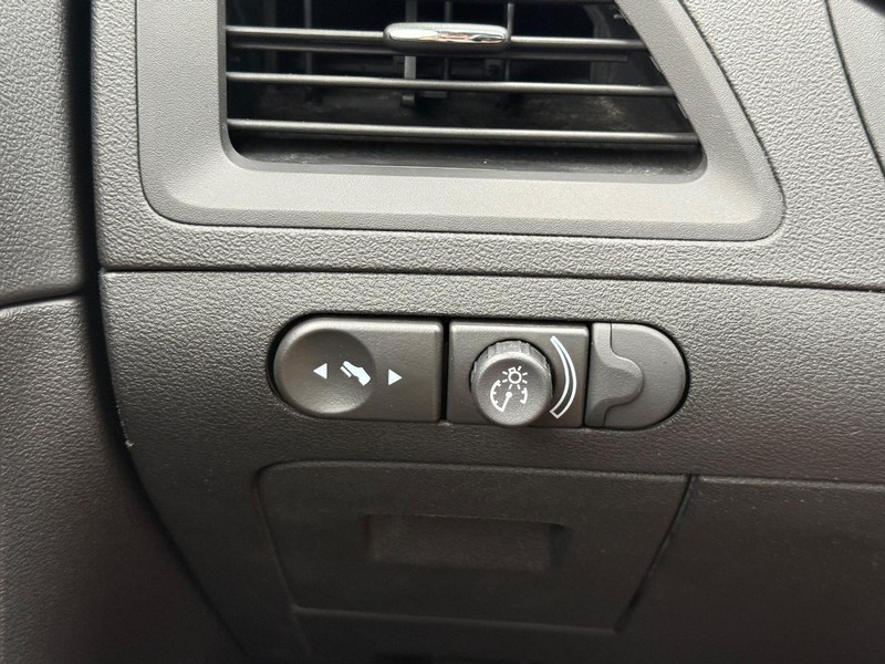 Chevrolet Malibu Vehicle Image 18