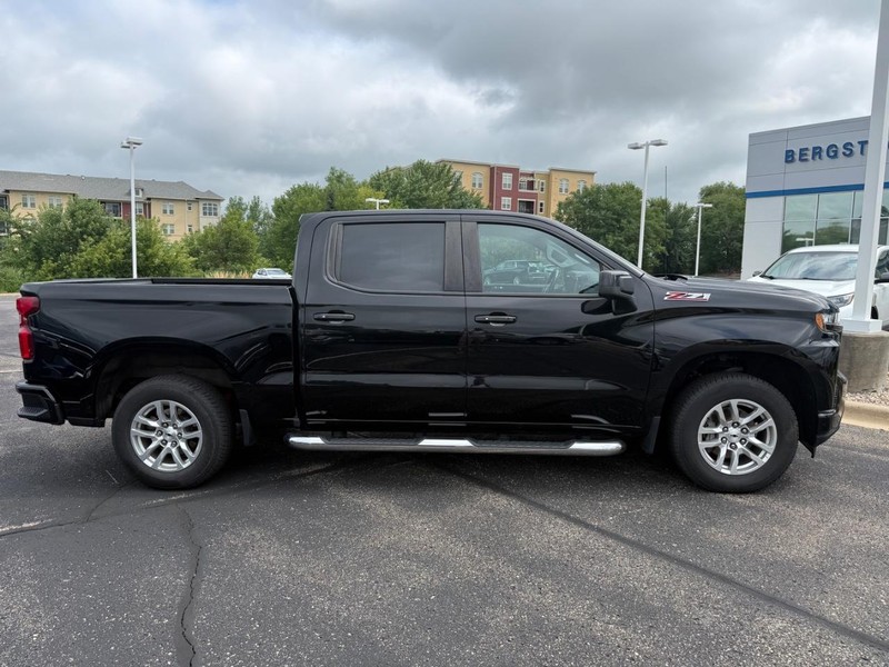 Chevrolet Silverado 1500 Vehicle Image 02