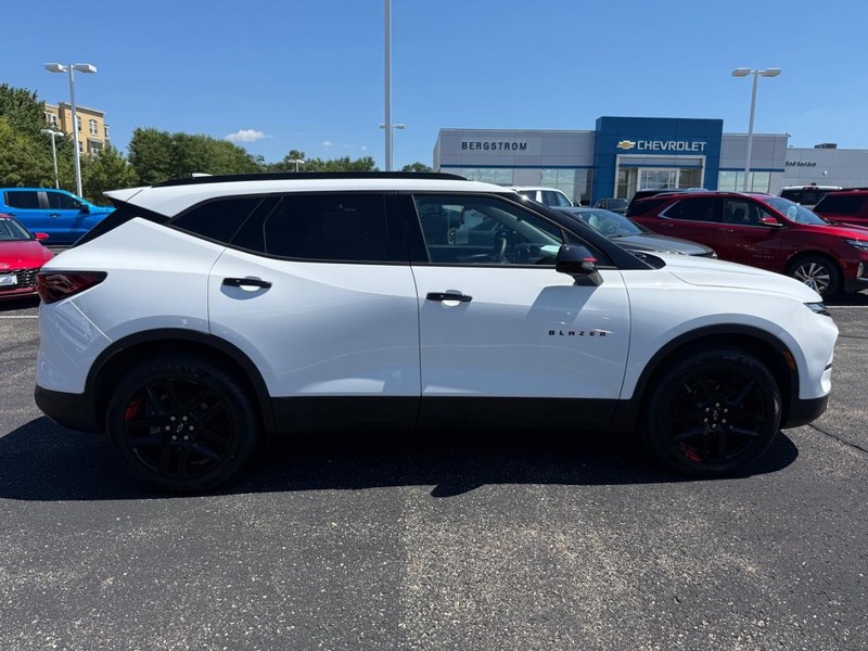 Chevrolet Blazer Vehicle Image 02