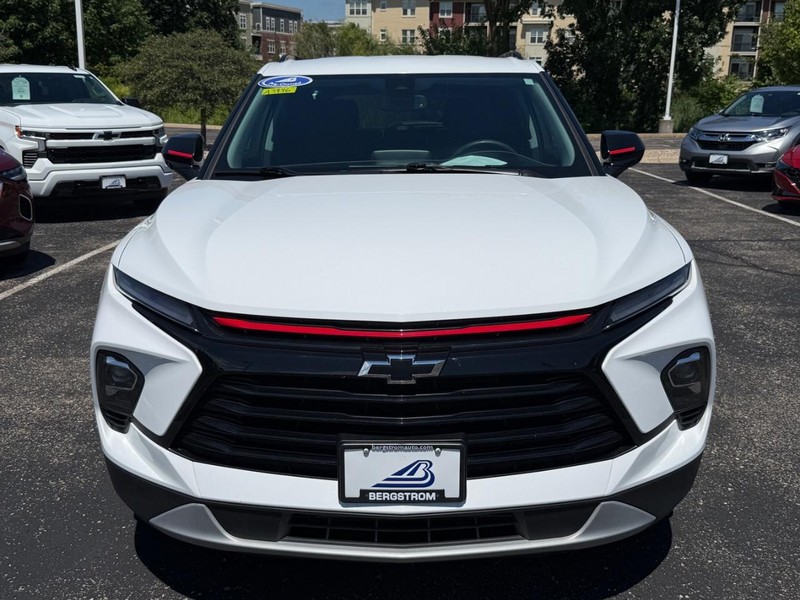 Chevrolet Blazer Vehicle Image 09