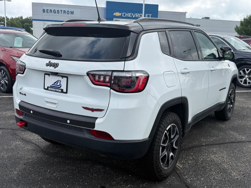 Jeep Compass Vehicle Image 03