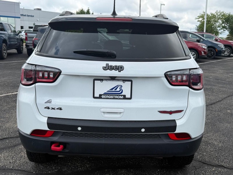 Jeep Compass Vehicle Image 04