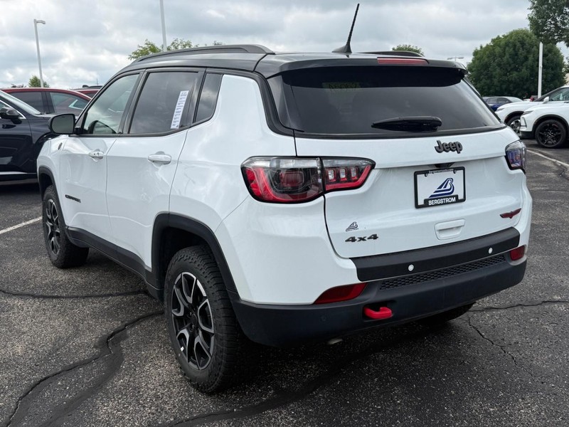 Jeep Compass Vehicle Image 06