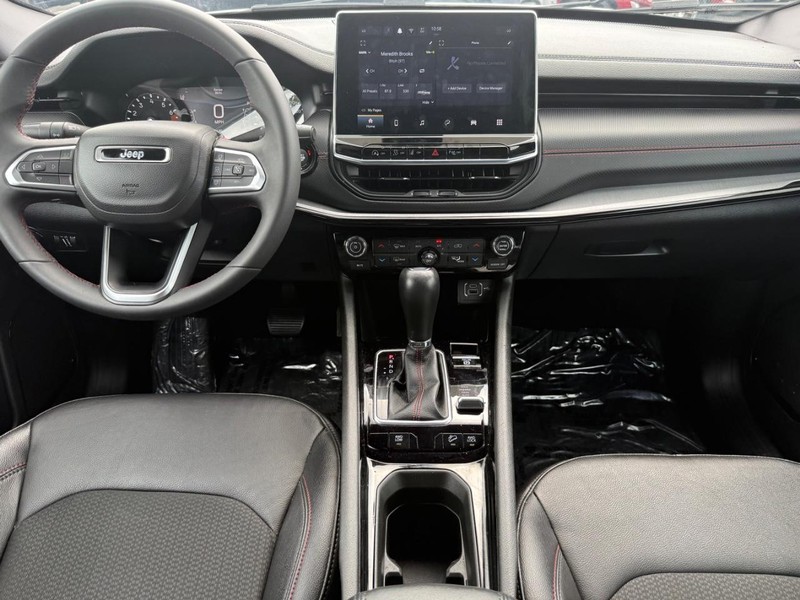 Jeep Compass Vehicle Image 11