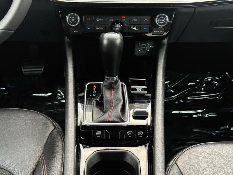 Jeep Compass Vehicle Image 13