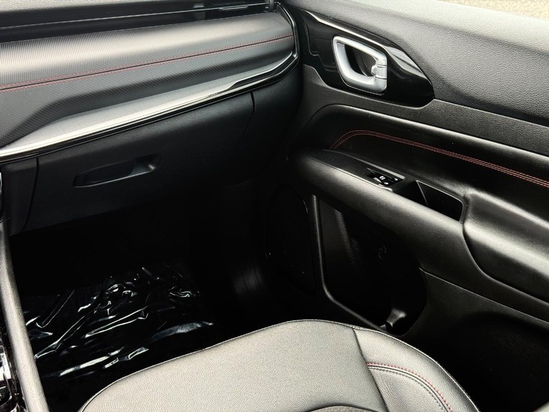 Jeep Compass Vehicle Image 15