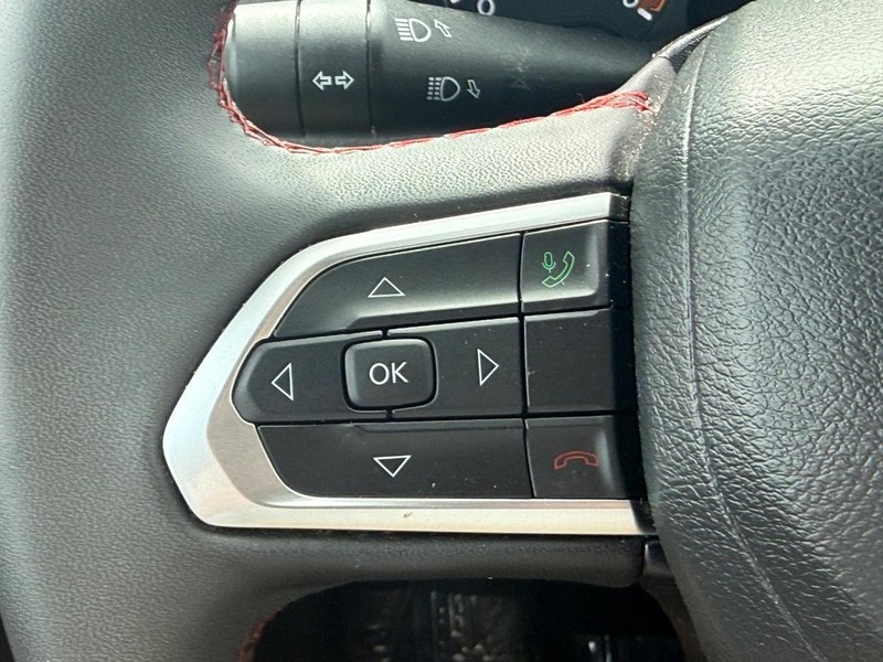 Jeep Compass Vehicle Image 16