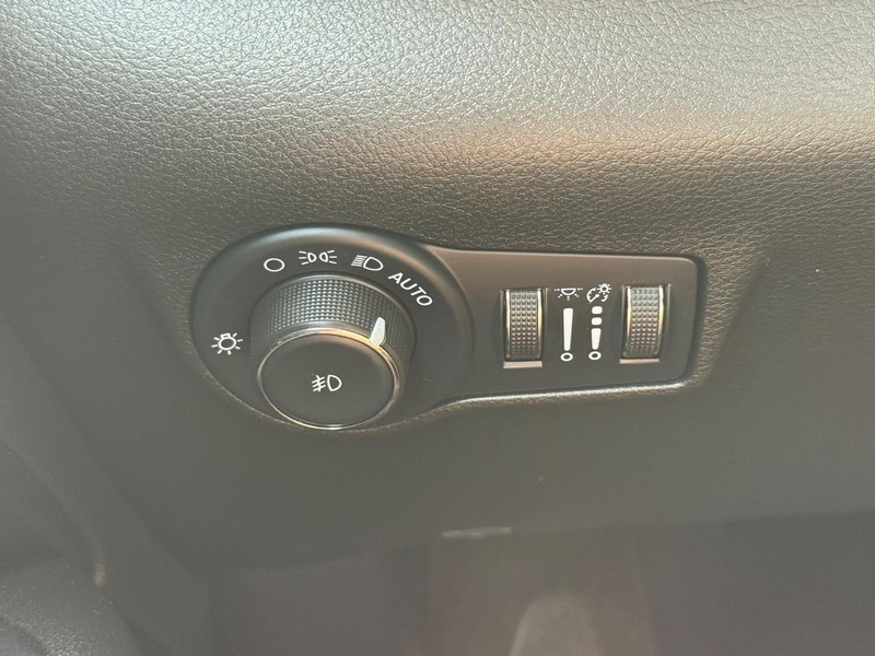 Jeep Compass Vehicle Image 20