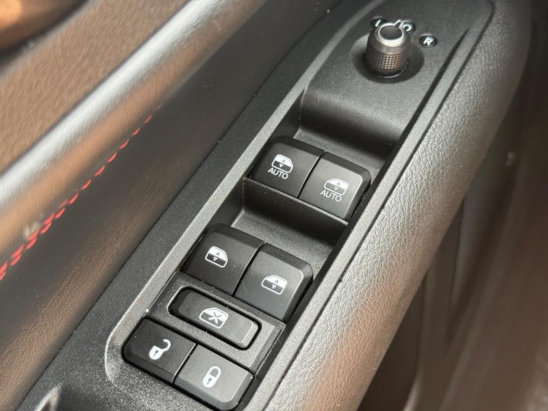 Jeep Compass Vehicle Image 21