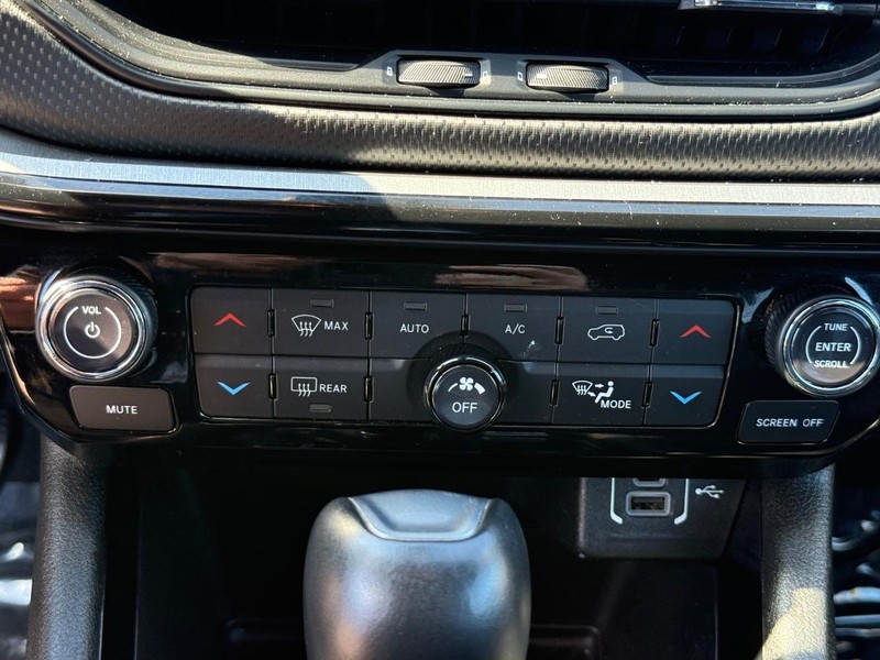 Jeep Compass Vehicle Image 25