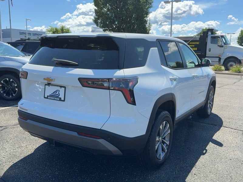 Chevrolet Equinox Vehicle Image 03