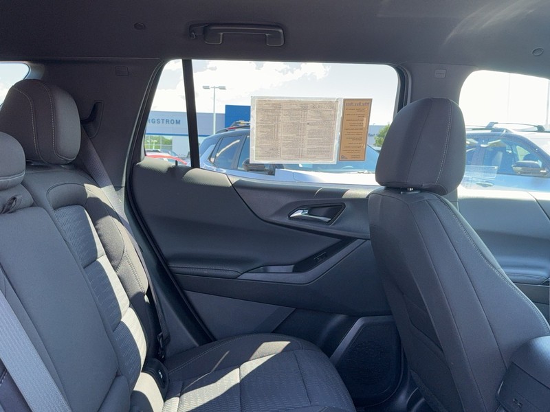 Chevrolet Equinox Vehicle Image 10