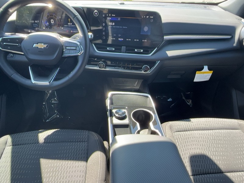 Chevrolet Equinox Vehicle Image 11