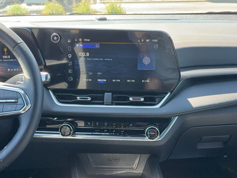 Chevrolet Equinox Vehicle Image 12