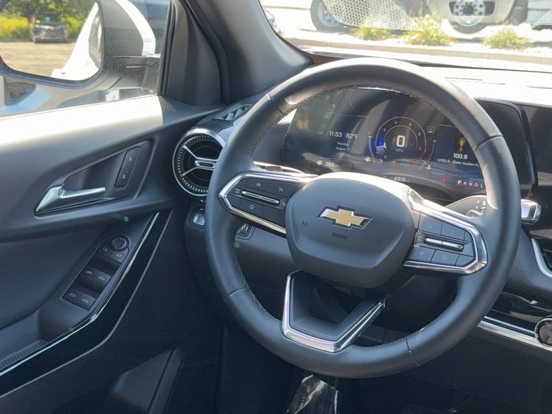 Chevrolet Equinox Vehicle Image 13