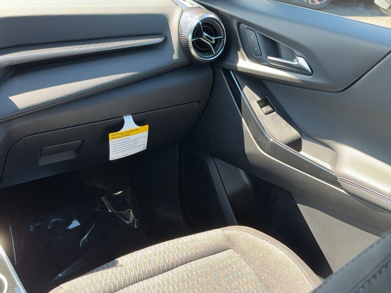 Chevrolet Equinox Vehicle Image 14