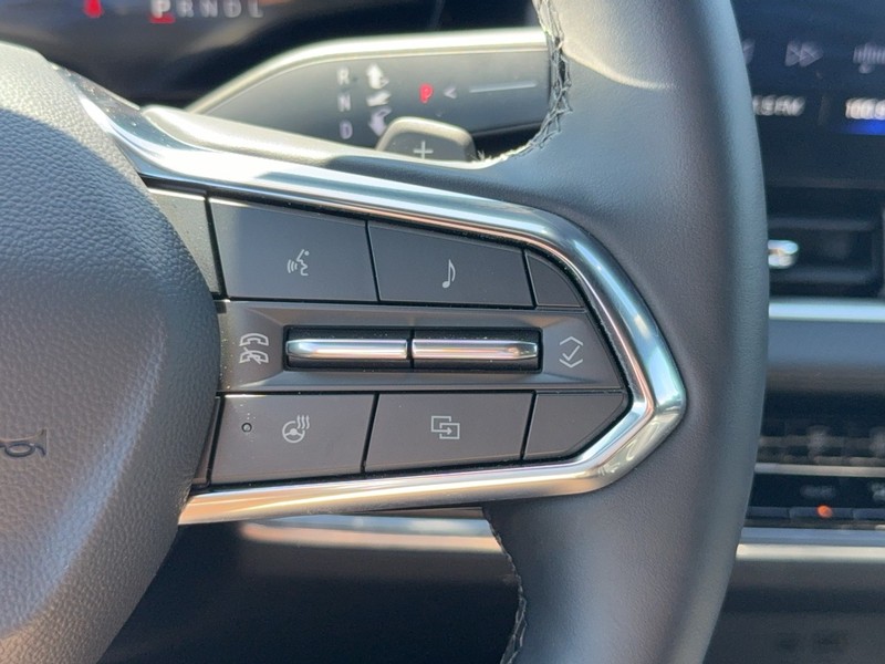 Chevrolet Equinox Vehicle Image 16