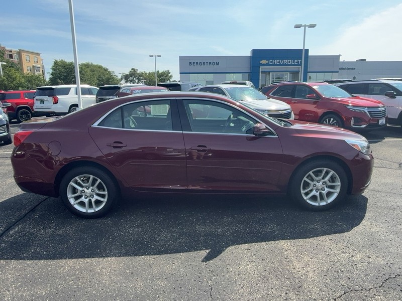 Chevrolet Malibu Vehicle Image 02
