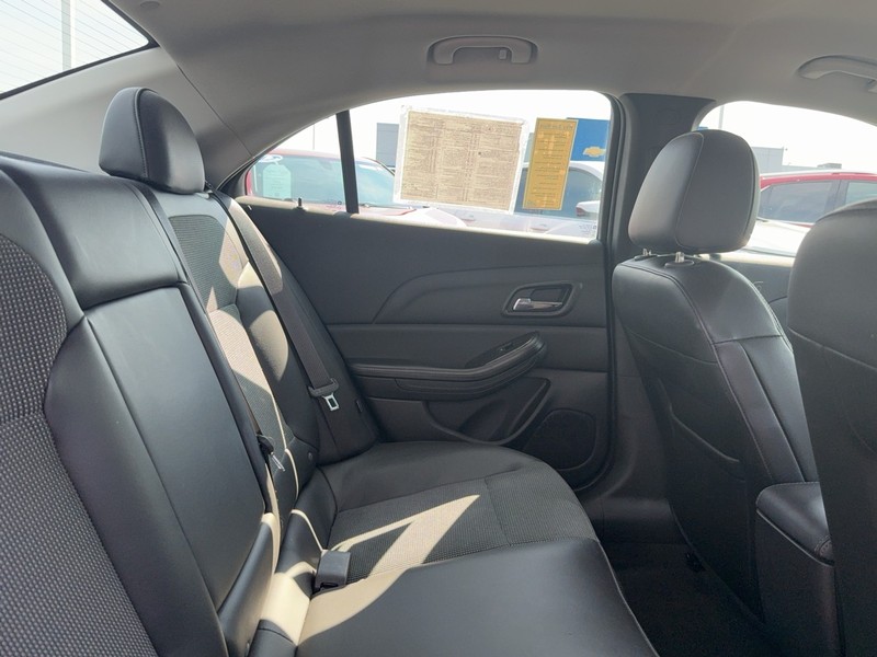 Chevrolet Malibu Vehicle Image 10