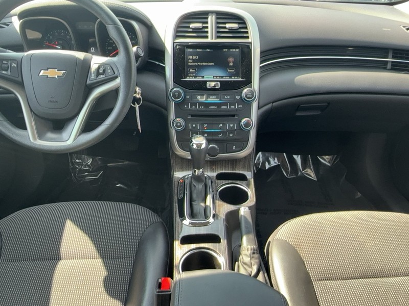 Chevrolet Malibu Vehicle Image 11