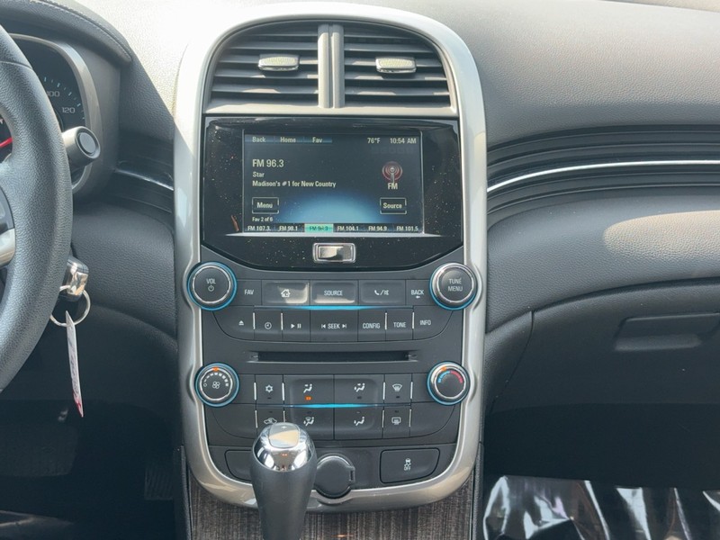 Chevrolet Malibu Vehicle Image 12