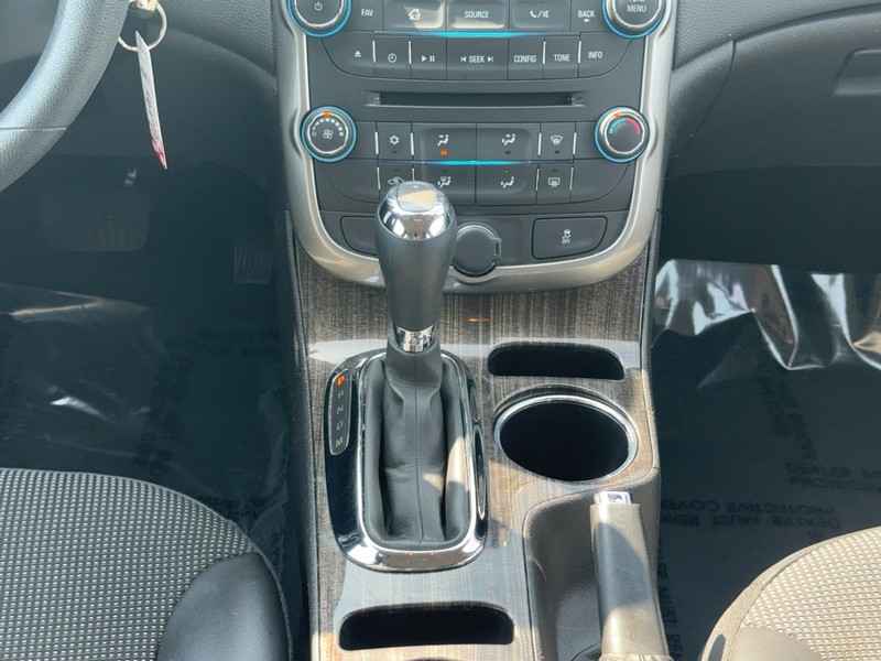 Chevrolet Malibu Vehicle Image 13