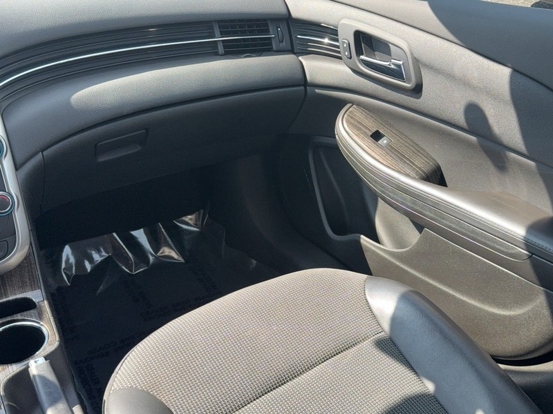Chevrolet Malibu Vehicle Image 15