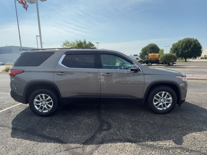 Chevrolet Traverse Vehicle Image 02