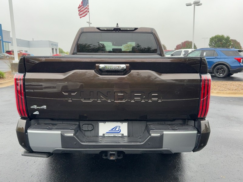 Toyota Tundra 4WD Vehicle Image 04