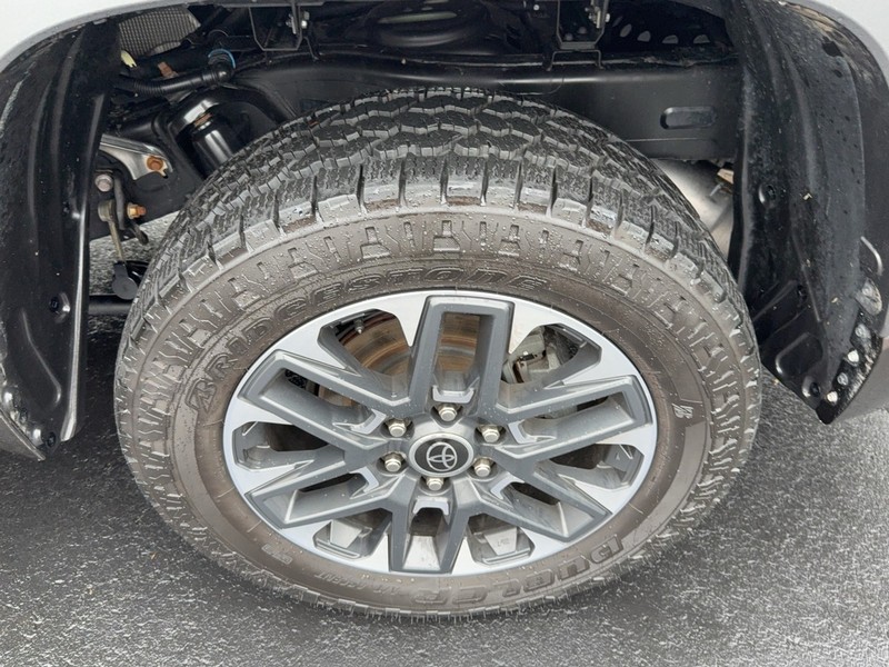 Toyota Tundra 4WD Vehicle Image 07