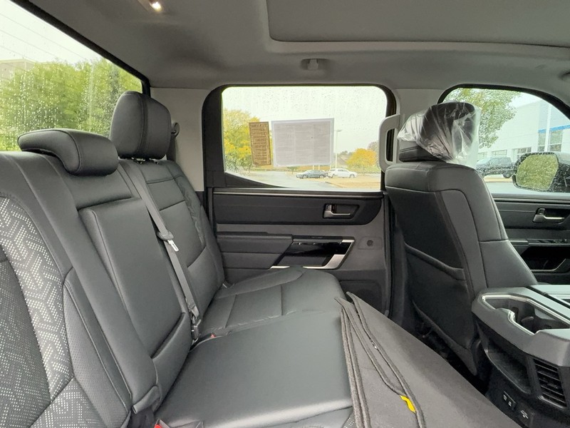 Toyota Tundra 4WD Vehicle Image 10
