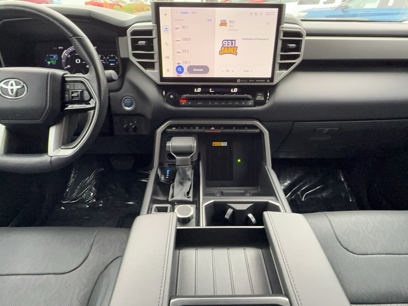 Toyota Tundra 4WD Vehicle Image 11