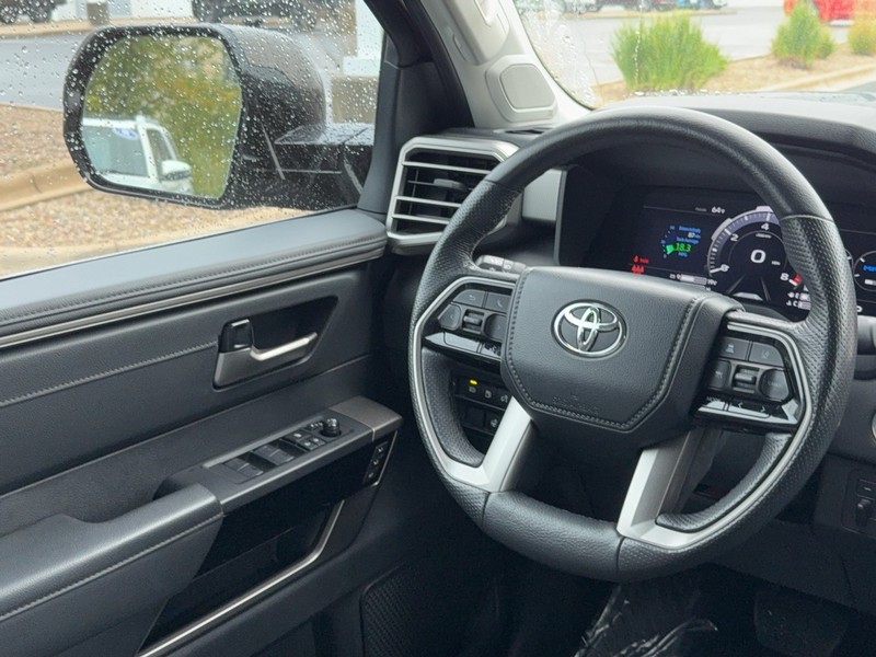 Toyota Tundra 4WD Vehicle Image 14