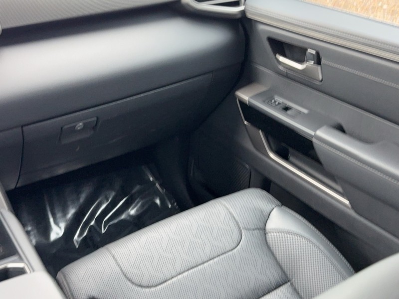 Toyota Tundra 4WD Vehicle Image 15